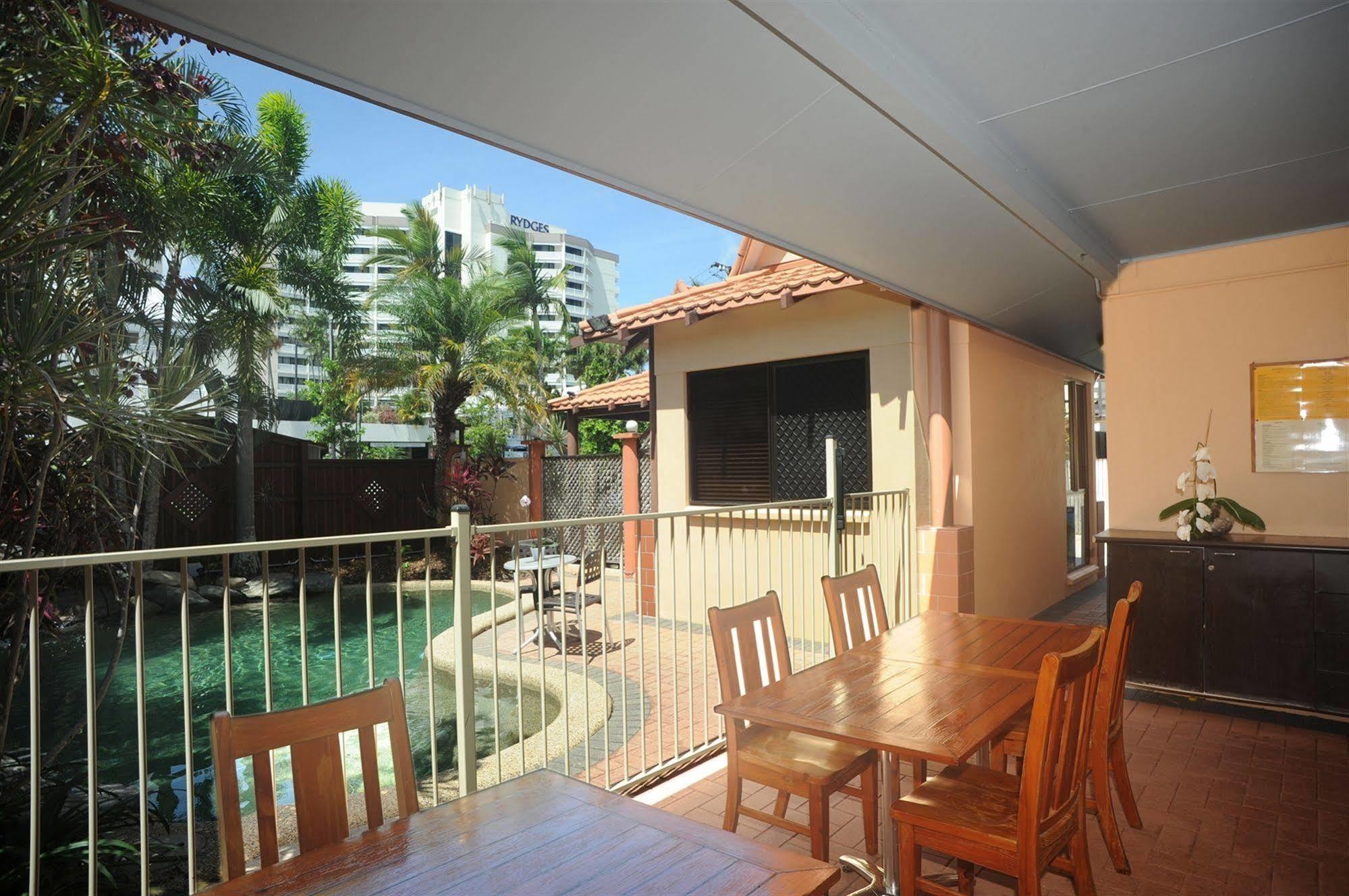 The Balinese Motel Cairns Exterior photo